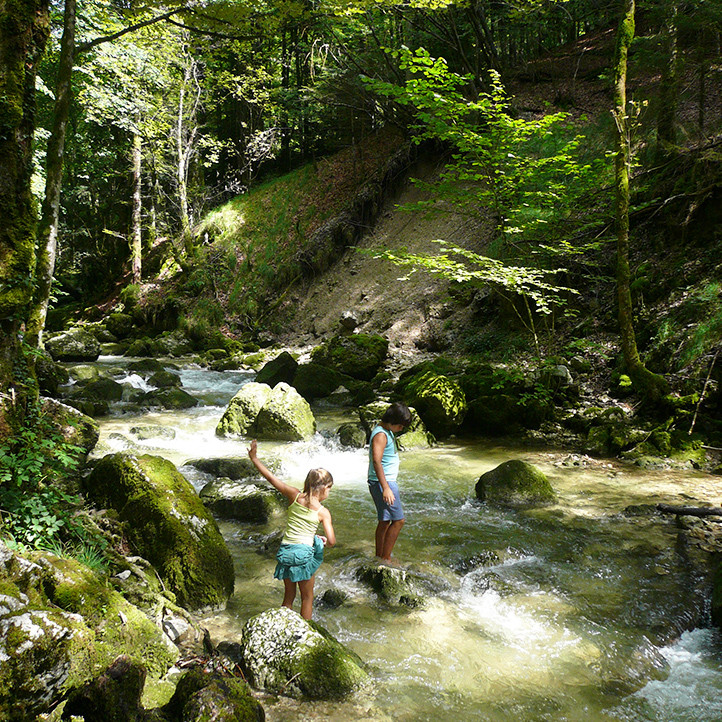 village vacances location metabief a decouvrir cascade du herisson